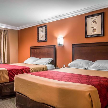 Baymont By Wyndham Ontario Otel Dış mekan fotoğraf