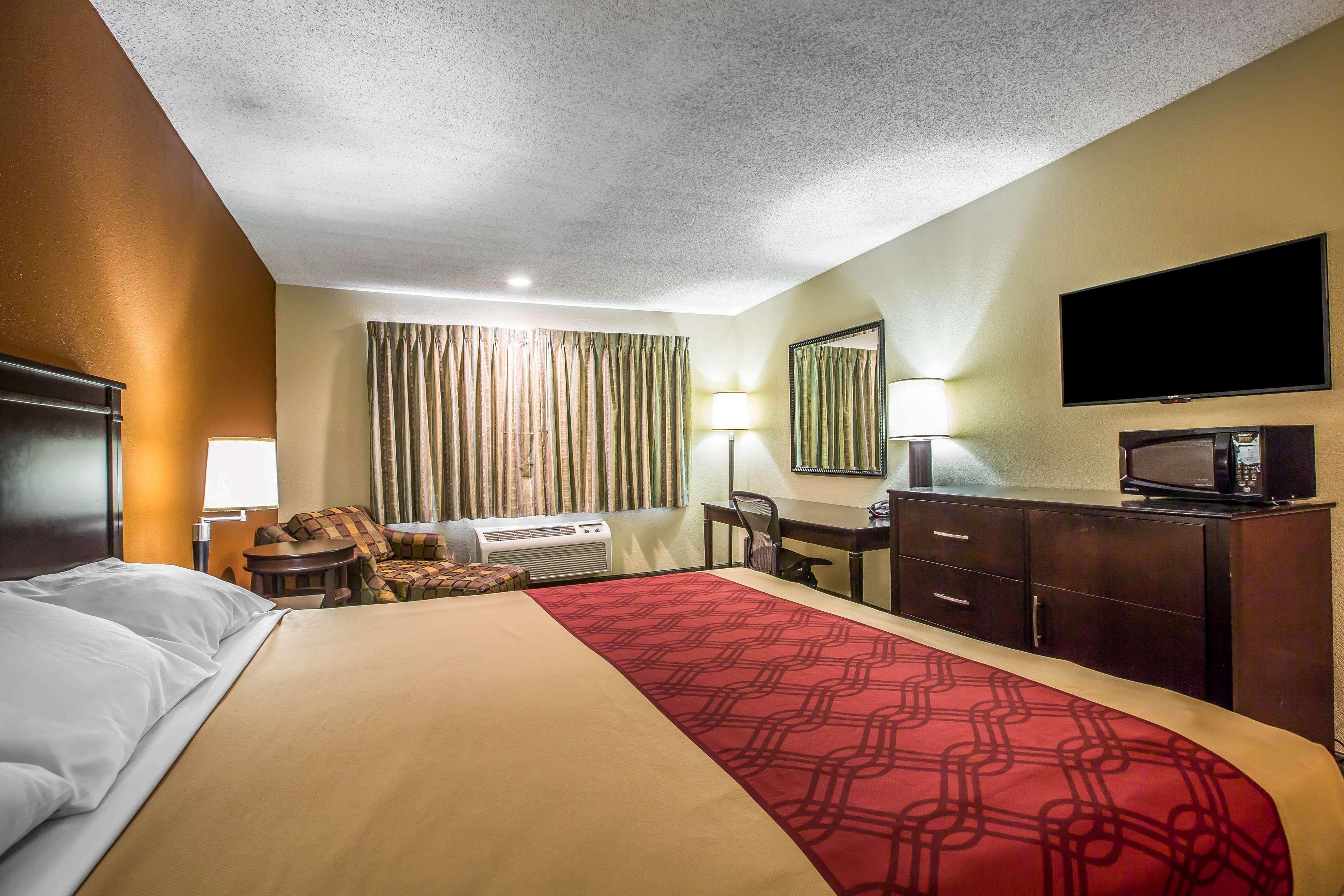 Baymont By Wyndham Ontario Otel Dış mekan fotoğraf