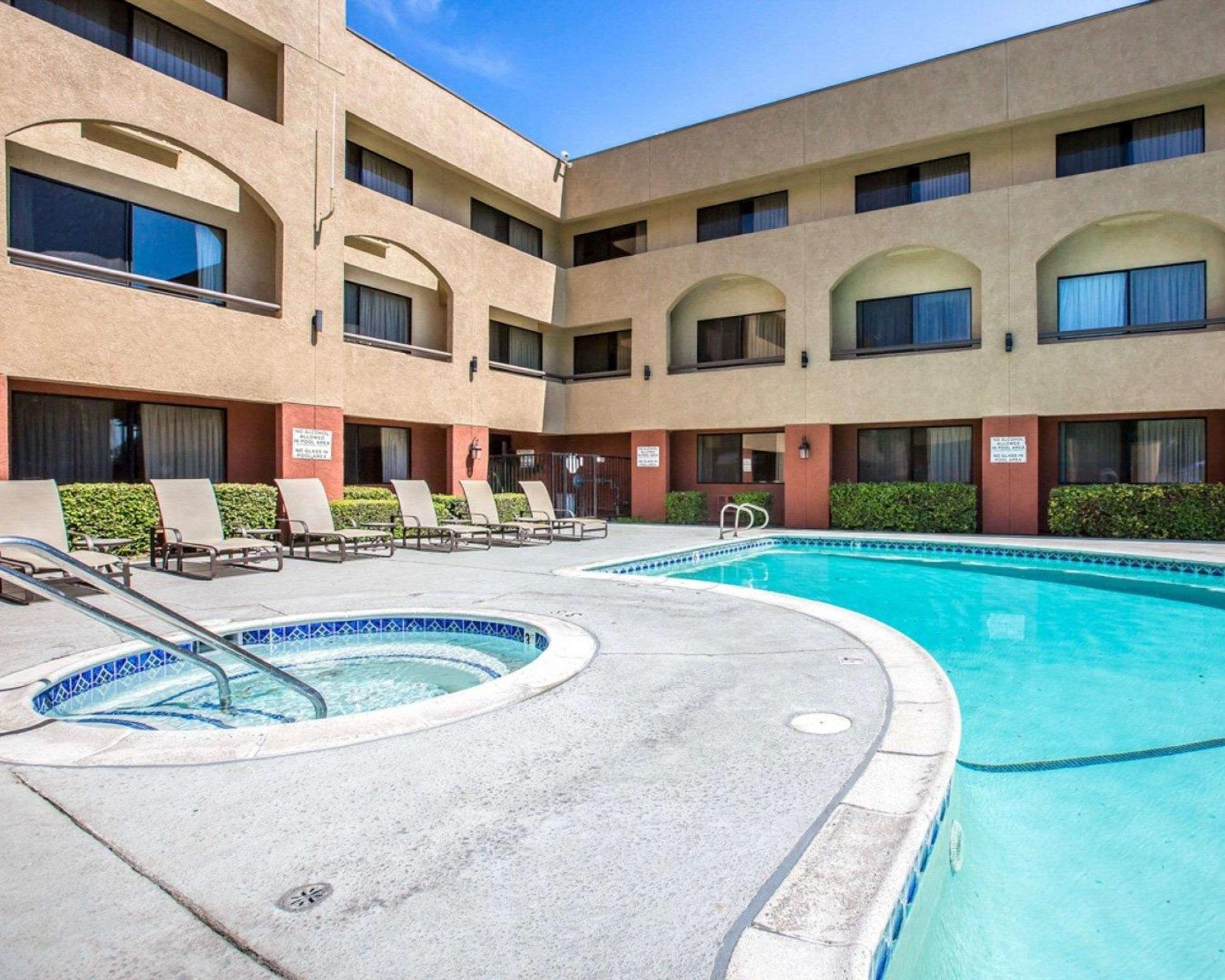 Baymont By Wyndham Ontario Otel Dış mekan fotoğraf