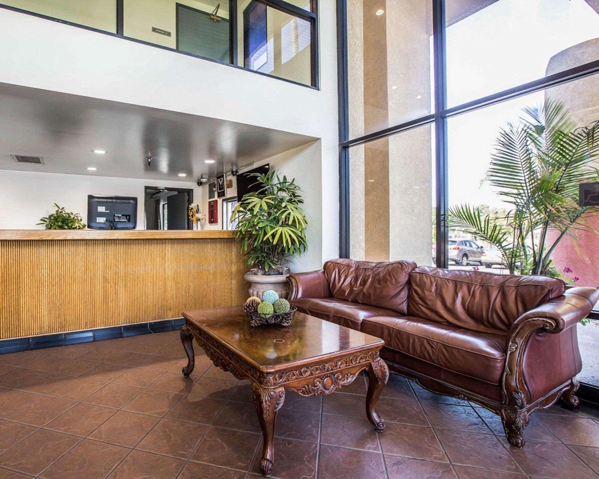 Baymont By Wyndham Ontario Otel Dış mekan fotoğraf