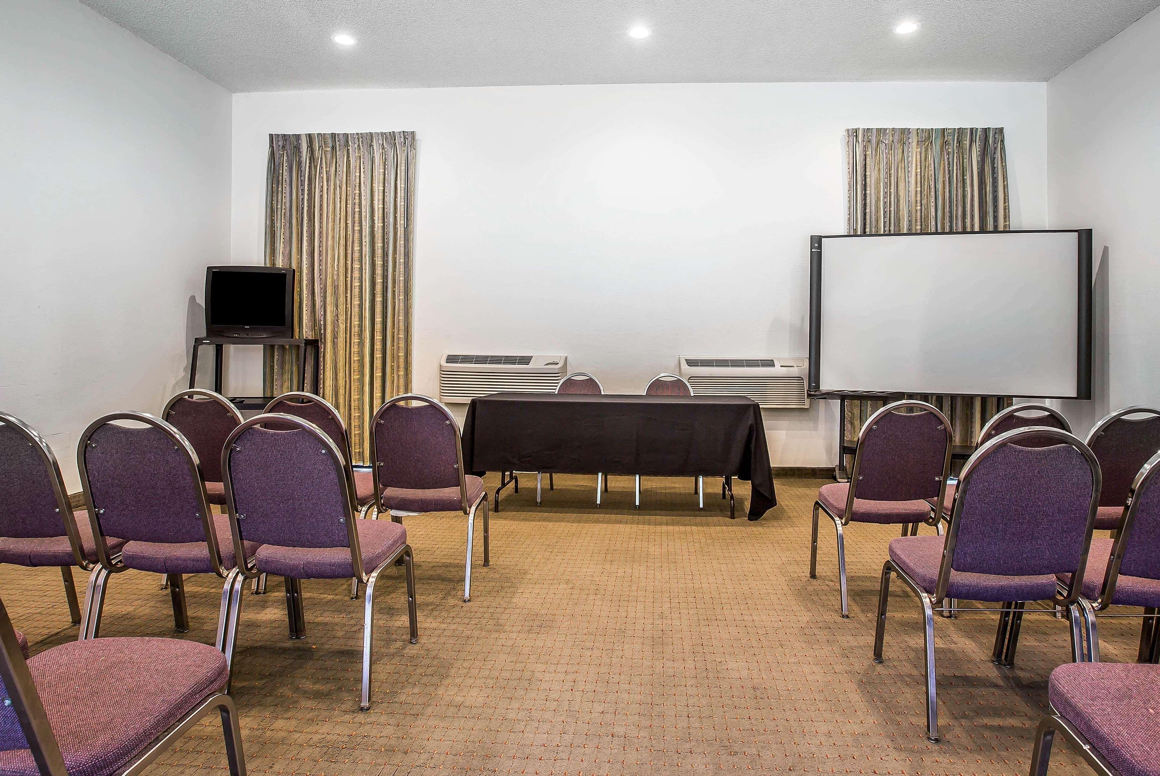 Baymont By Wyndham Ontario Otel Dış mekan fotoğraf