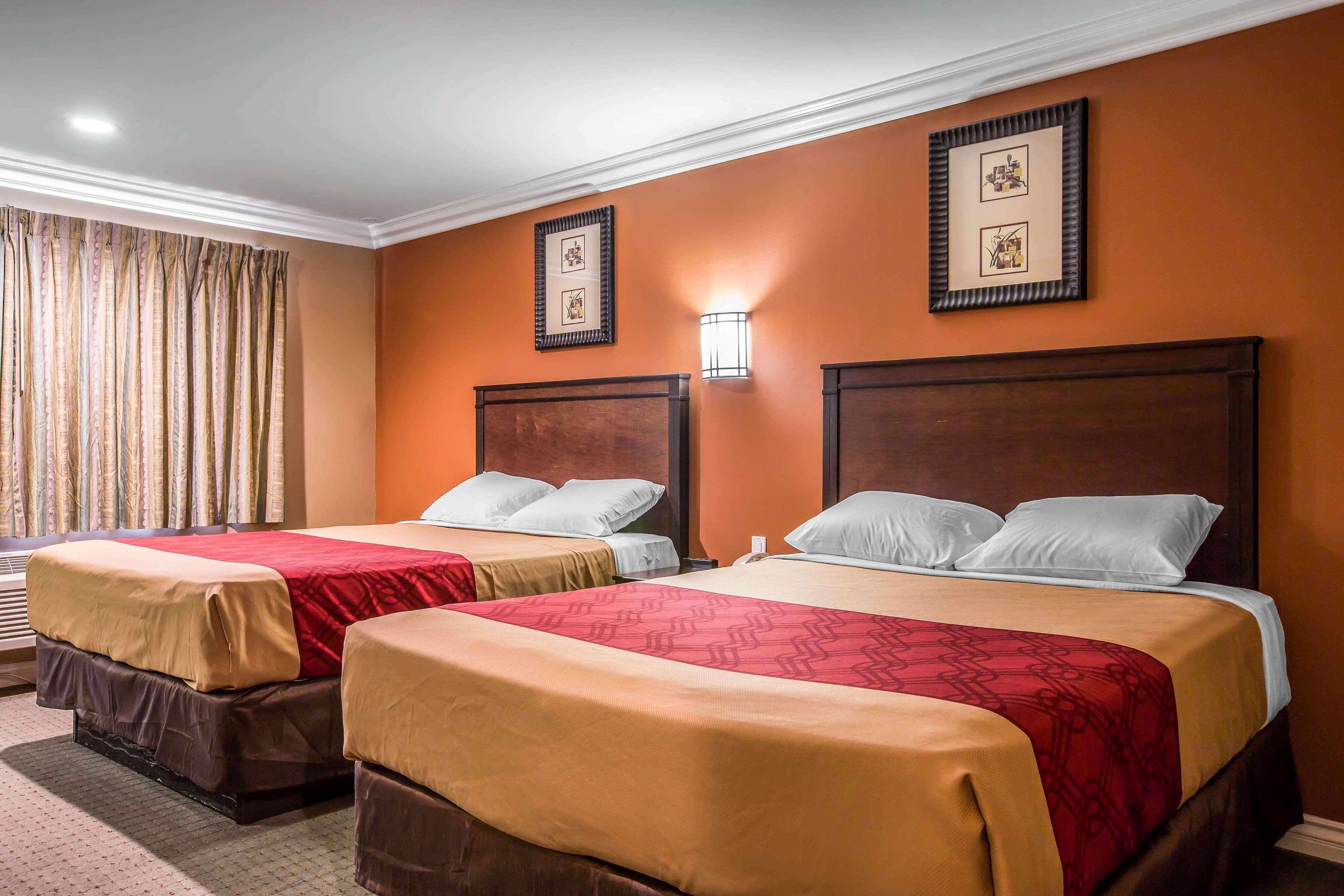 Baymont By Wyndham Ontario Otel Dış mekan fotoğraf