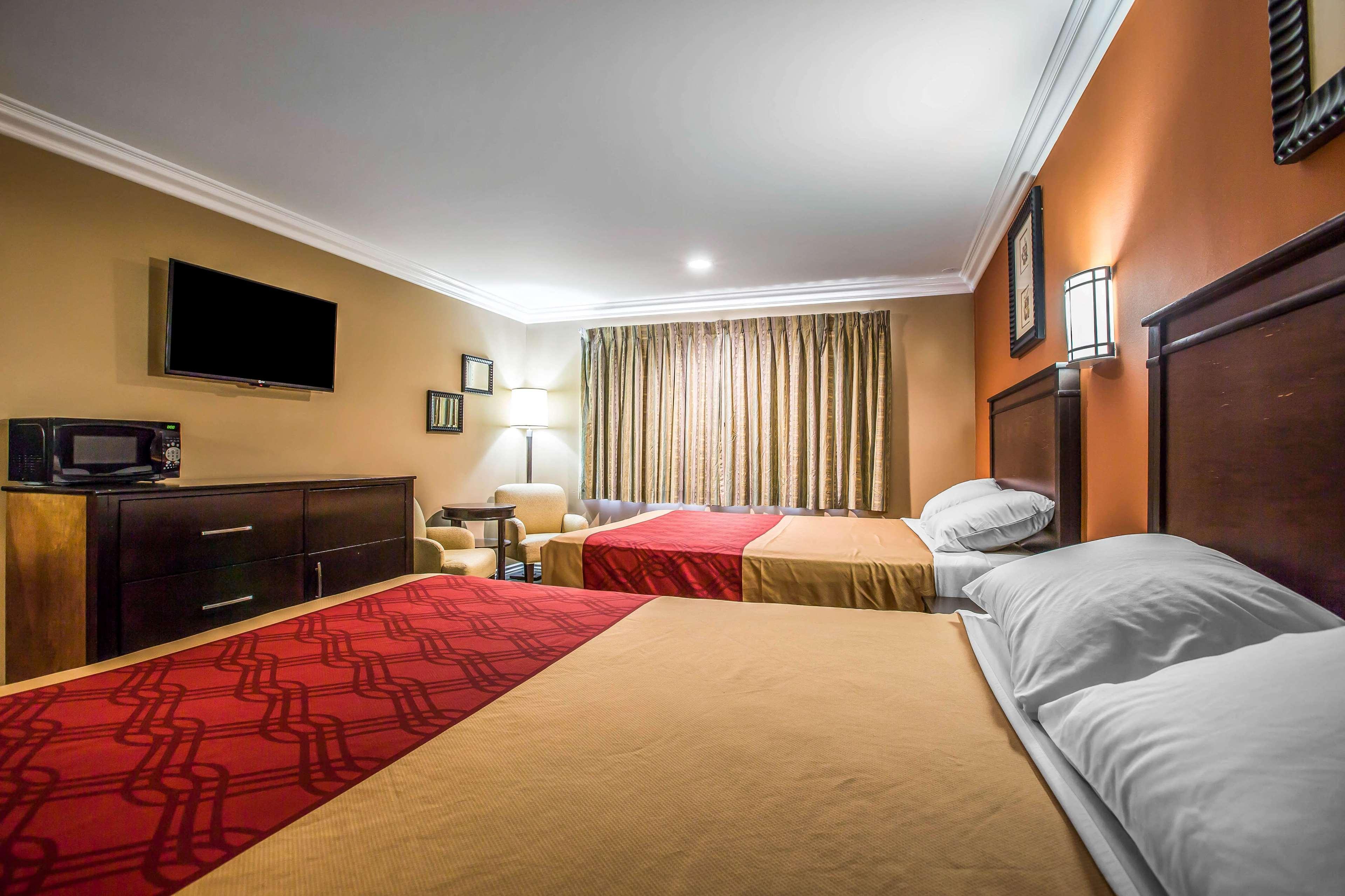 Baymont By Wyndham Ontario Otel Dış mekan fotoğraf