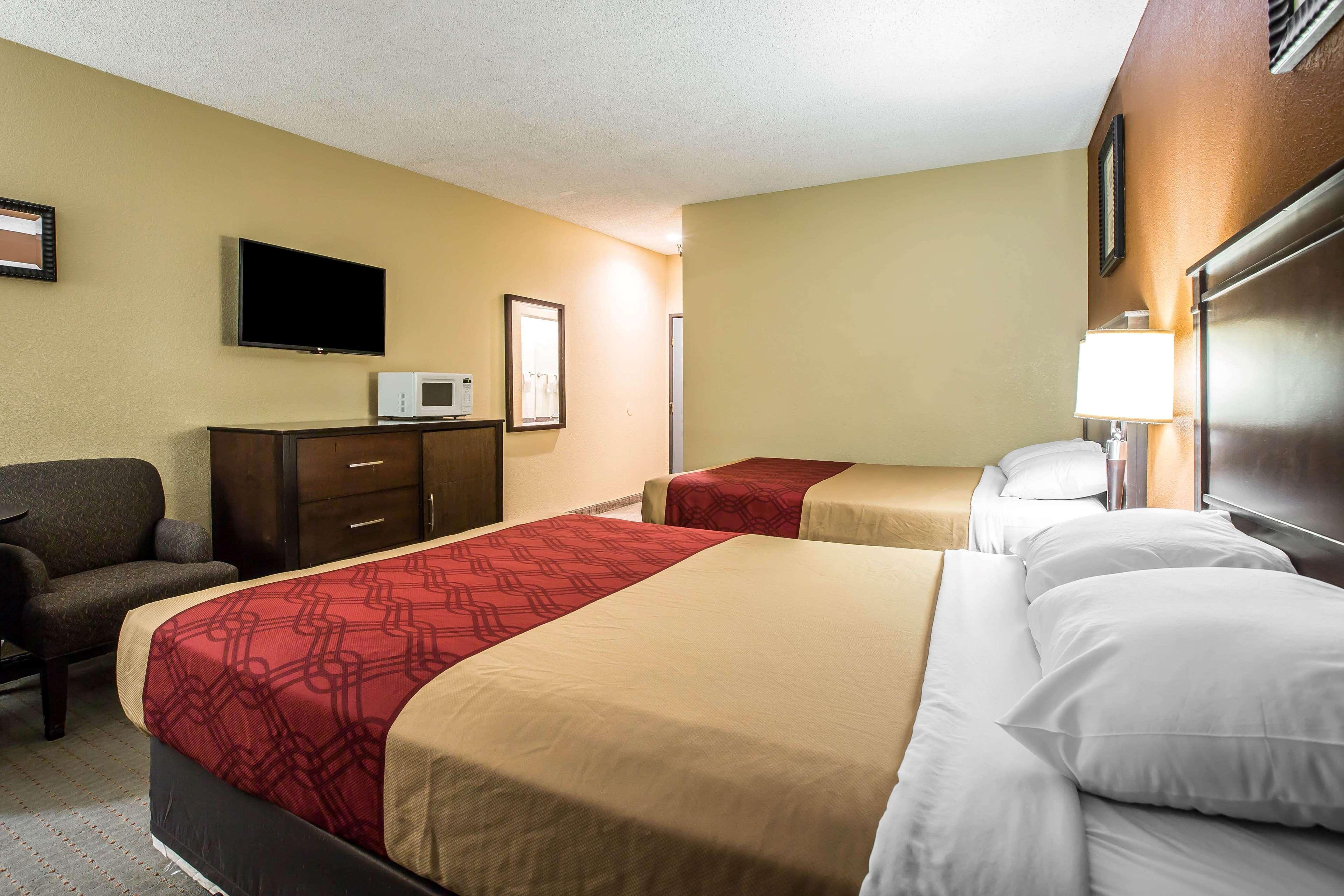 Baymont By Wyndham Ontario Otel Dış mekan fotoğraf
