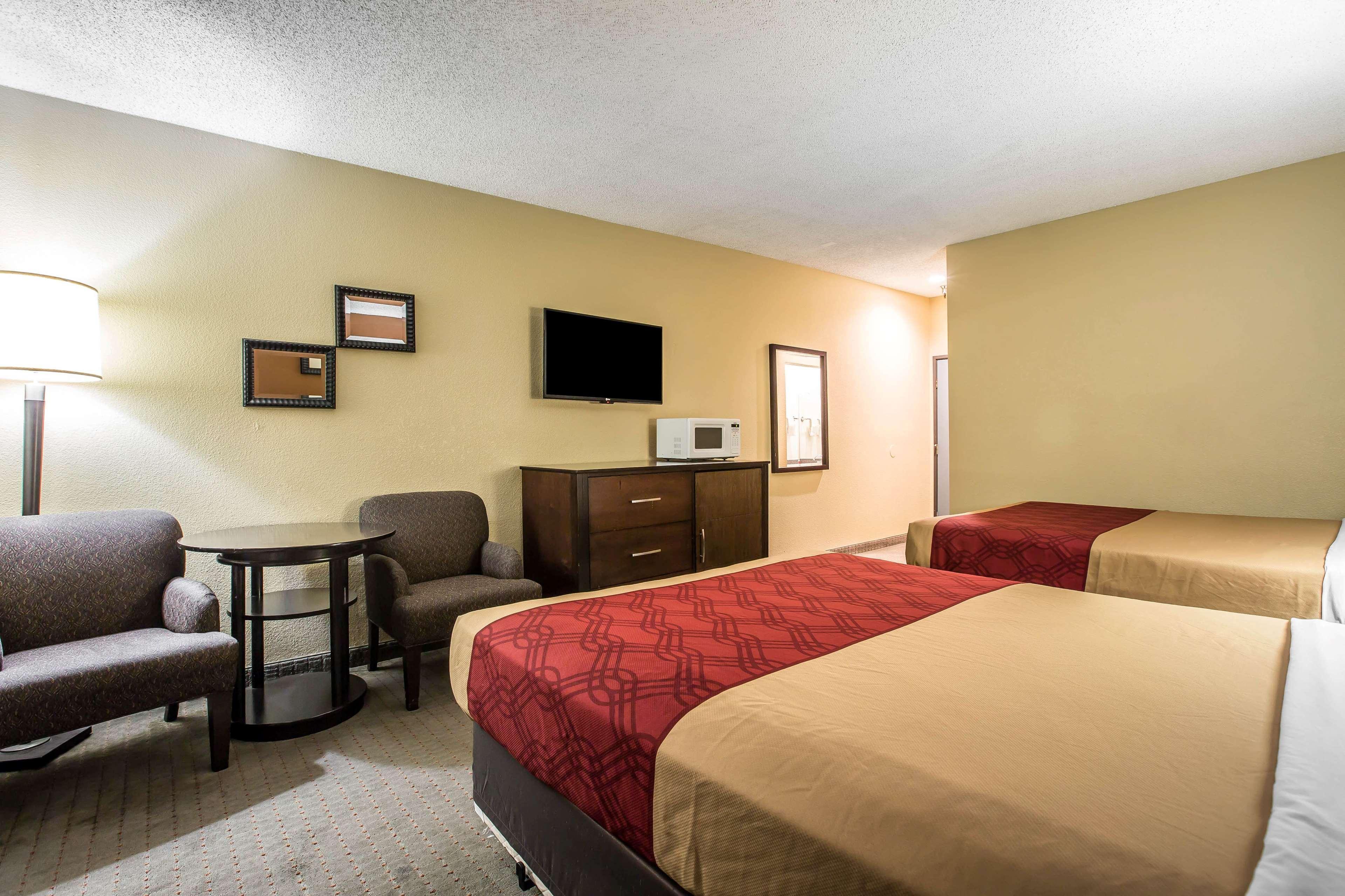 Baymont By Wyndham Ontario Otel Dış mekan fotoğraf