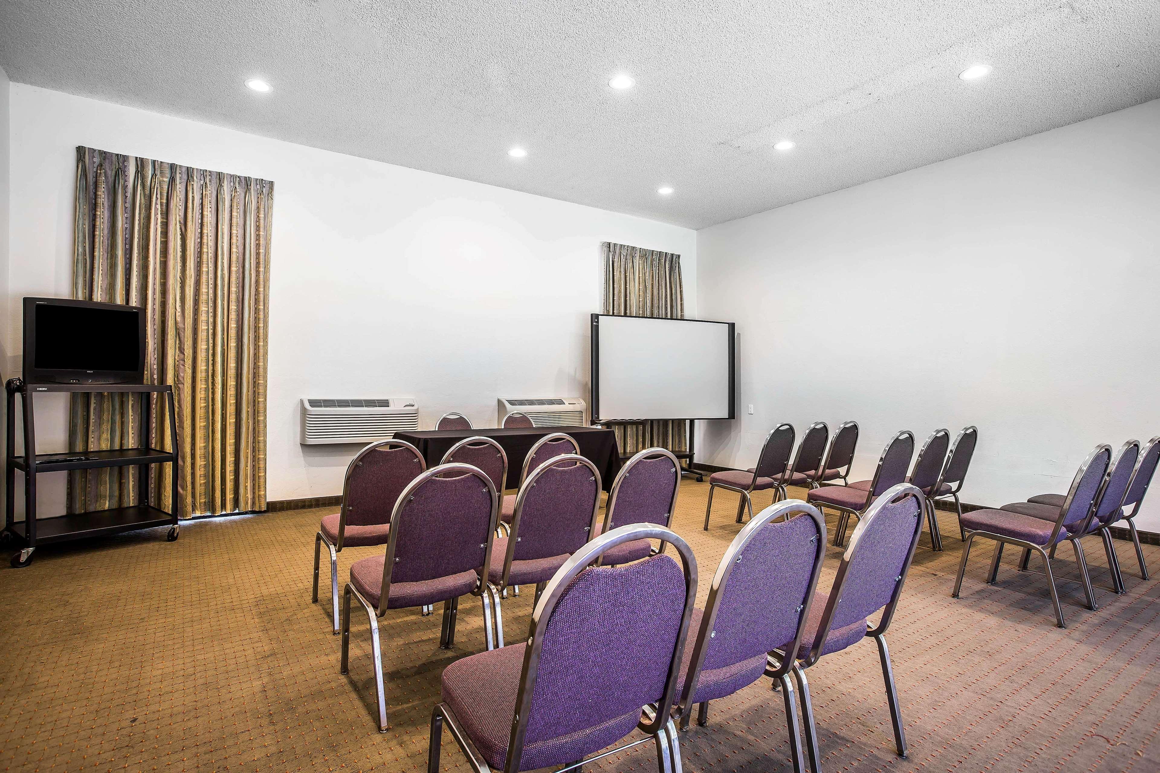 Baymont By Wyndham Ontario Otel Dış mekan fotoğraf
