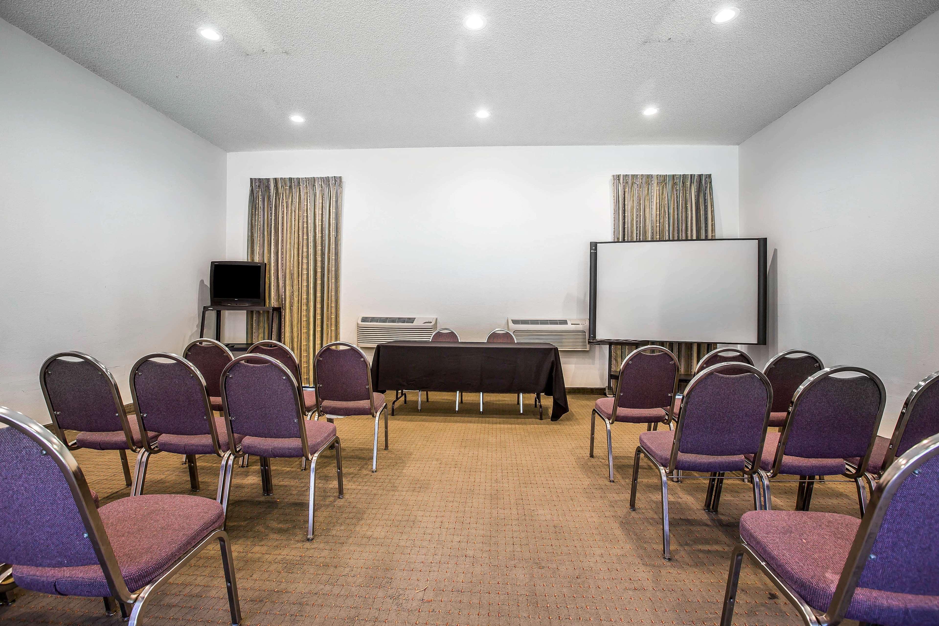 Baymont By Wyndham Ontario Otel Dış mekan fotoğraf