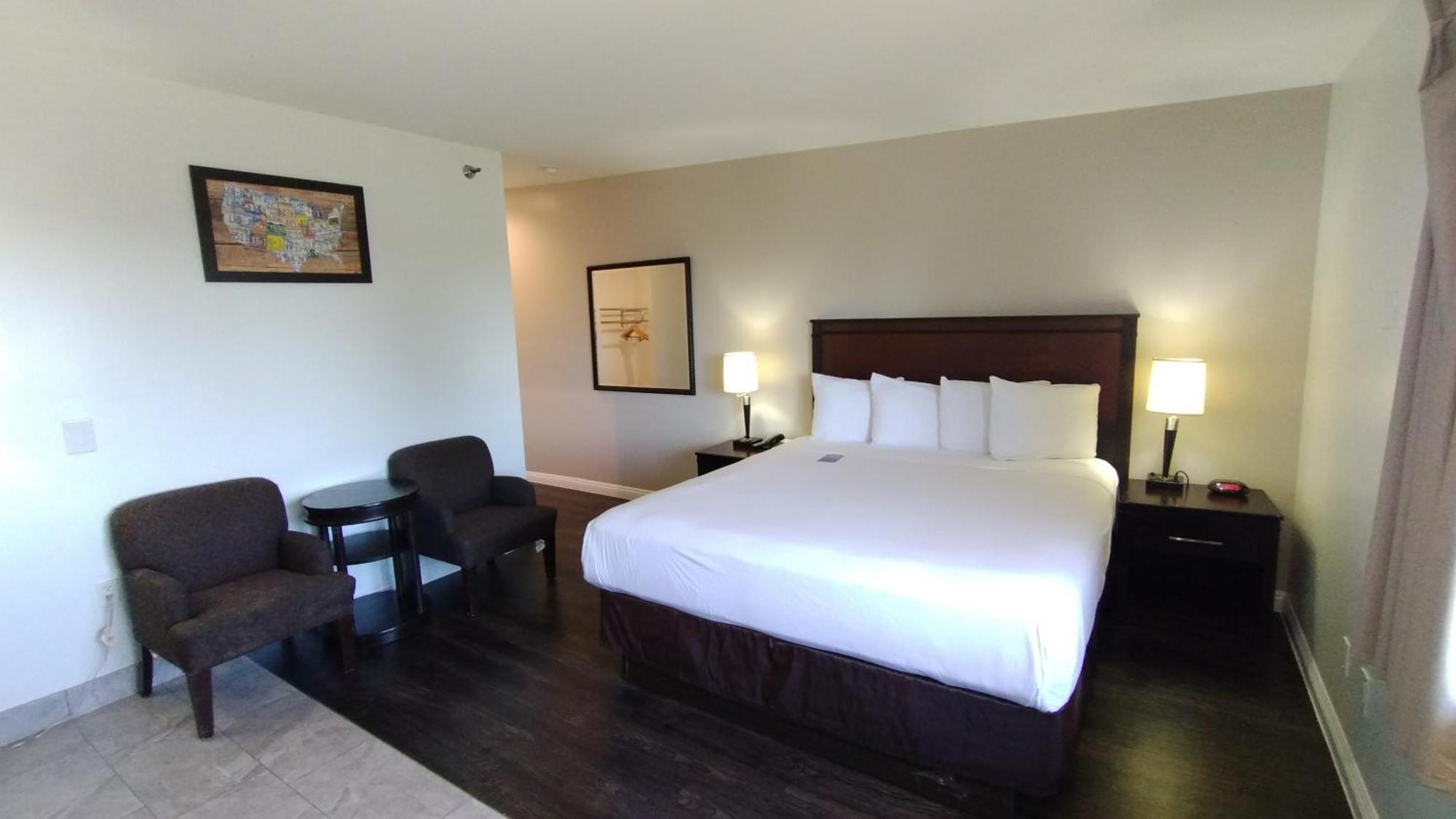 Baymont By Wyndham Ontario Otel Dış mekan fotoğraf