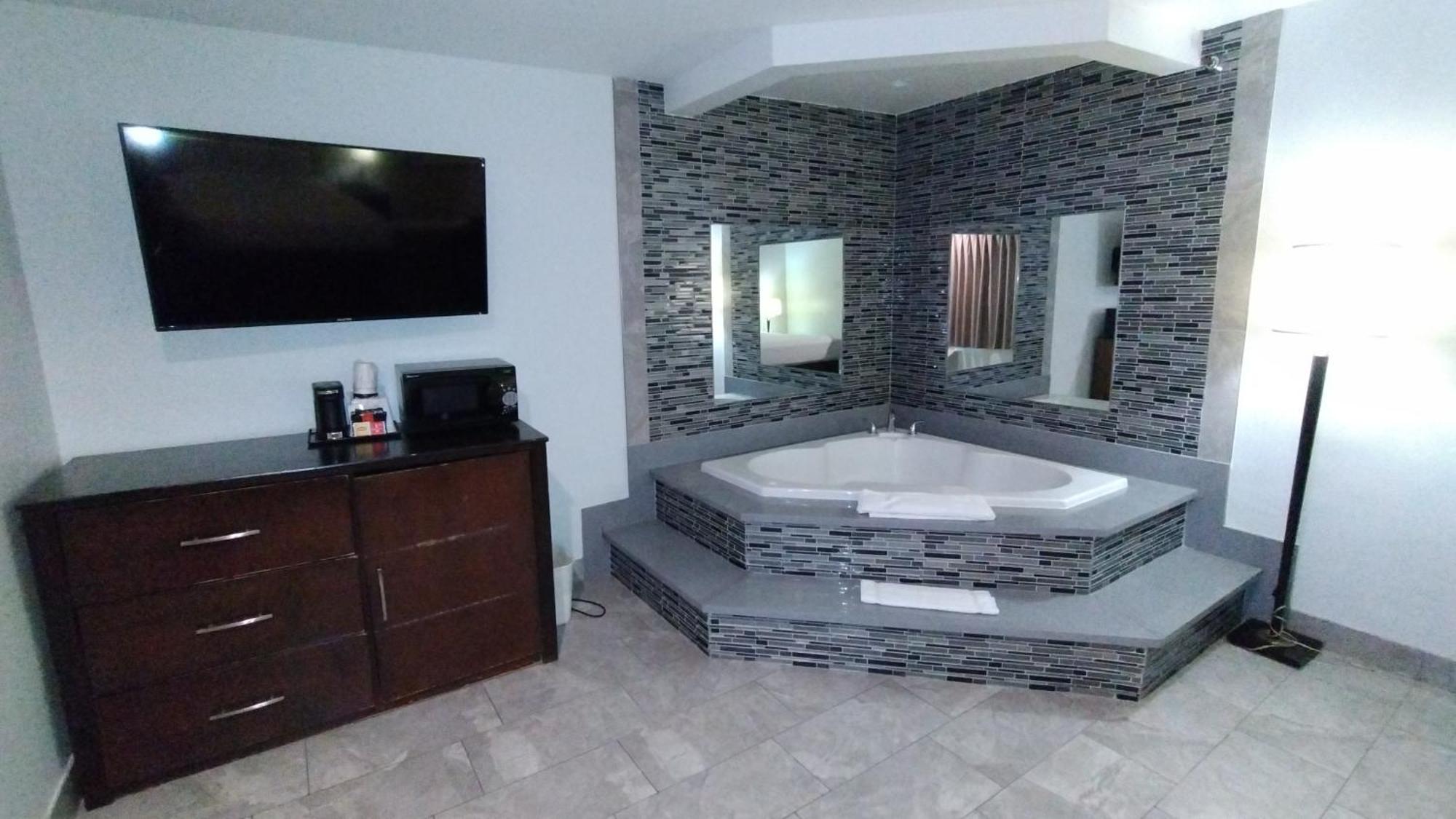 Baymont By Wyndham Ontario Otel Dış mekan fotoğraf