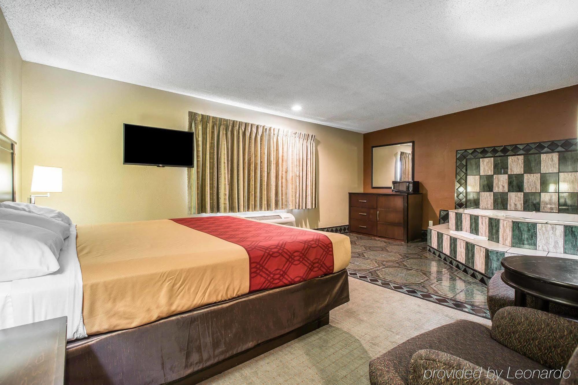 Baymont By Wyndham Ontario Otel Dış mekan fotoğraf