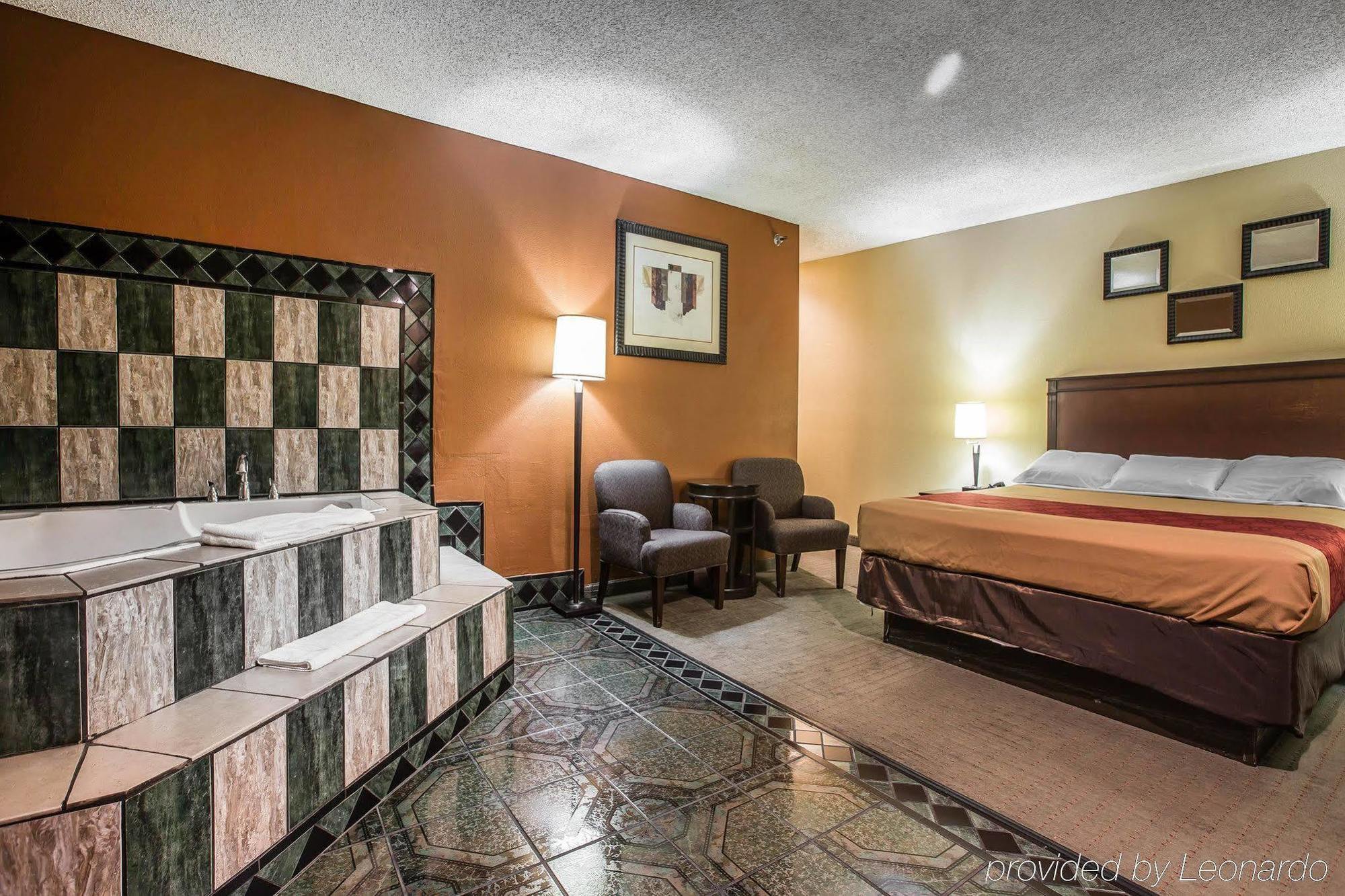 Baymont By Wyndham Ontario Otel Dış mekan fotoğraf